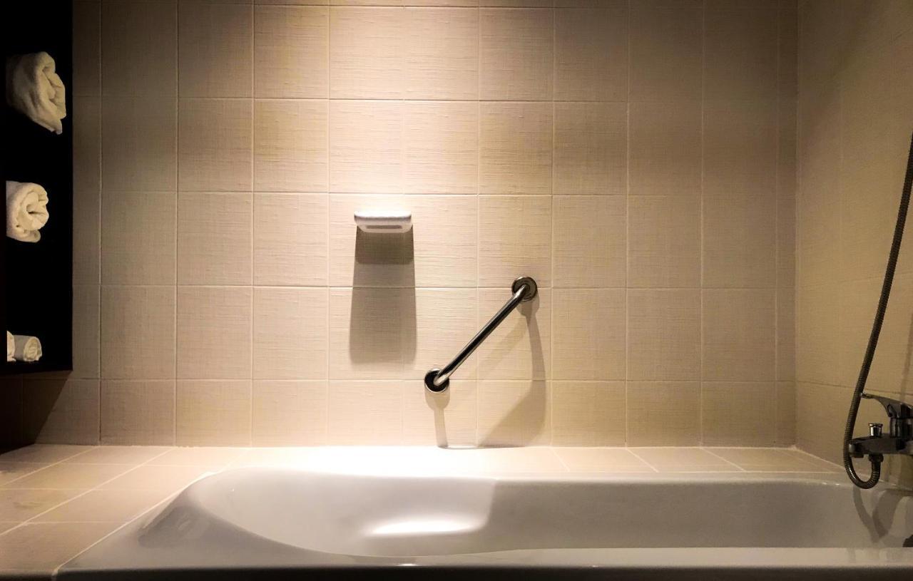 Siam Bright Suite Bangkok Buitenkant foto