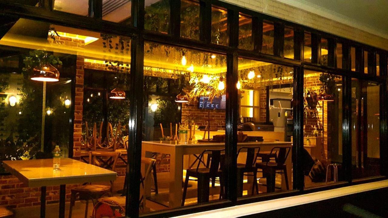 Siam Bright Suite Bangkok Buitenkant foto